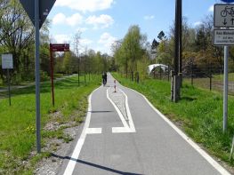Rad und Wanderweg im alten Gleisbett bis Loebau