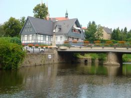 Blick auf Cafe Kloßmuehle an der Spree